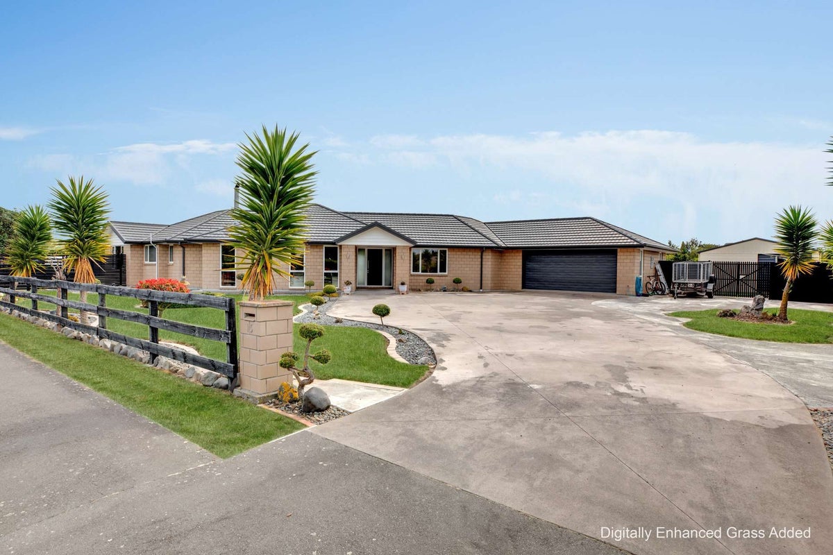 15 Riverside Way, Amberley, Amberley - Carousel 1