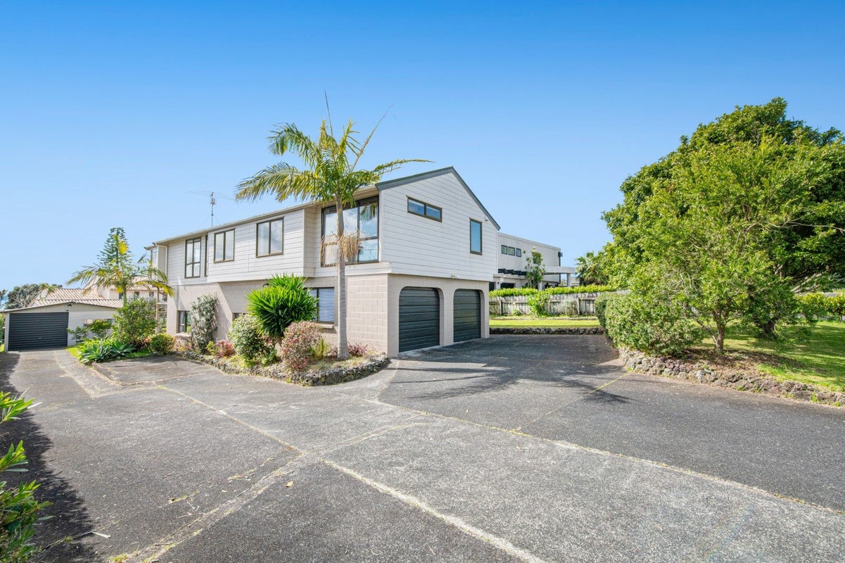 124 Pacific Parade, Army Bay, Whangaparaoa - Carousel 1