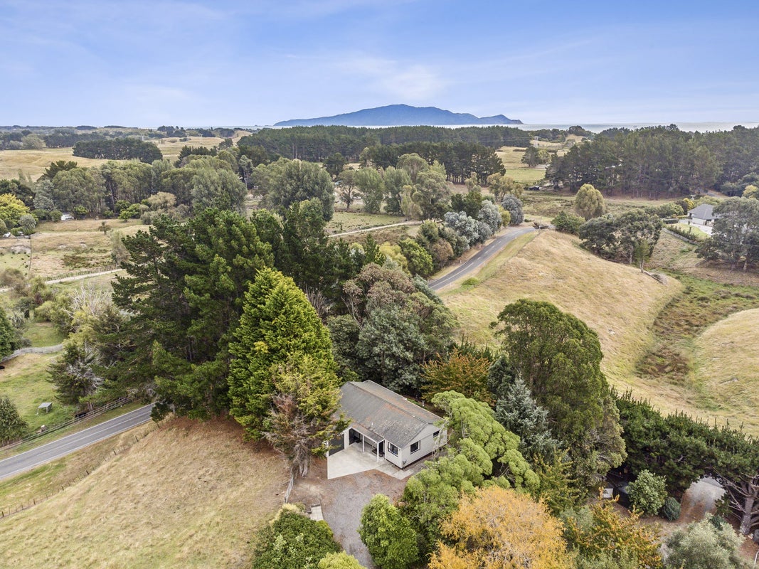 6 Derham Road, Te Horo - Carousel 1