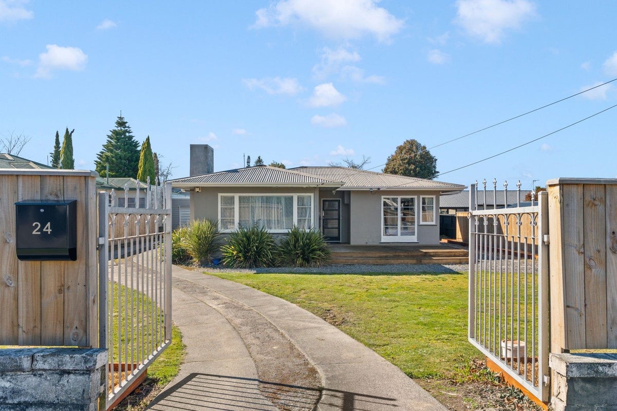 24 King Edward Street, Lansdowne, Masterton - Carousel 1