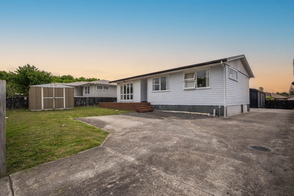 10 Gainsborough Street, Manurewa, Auckland - Carousel 1