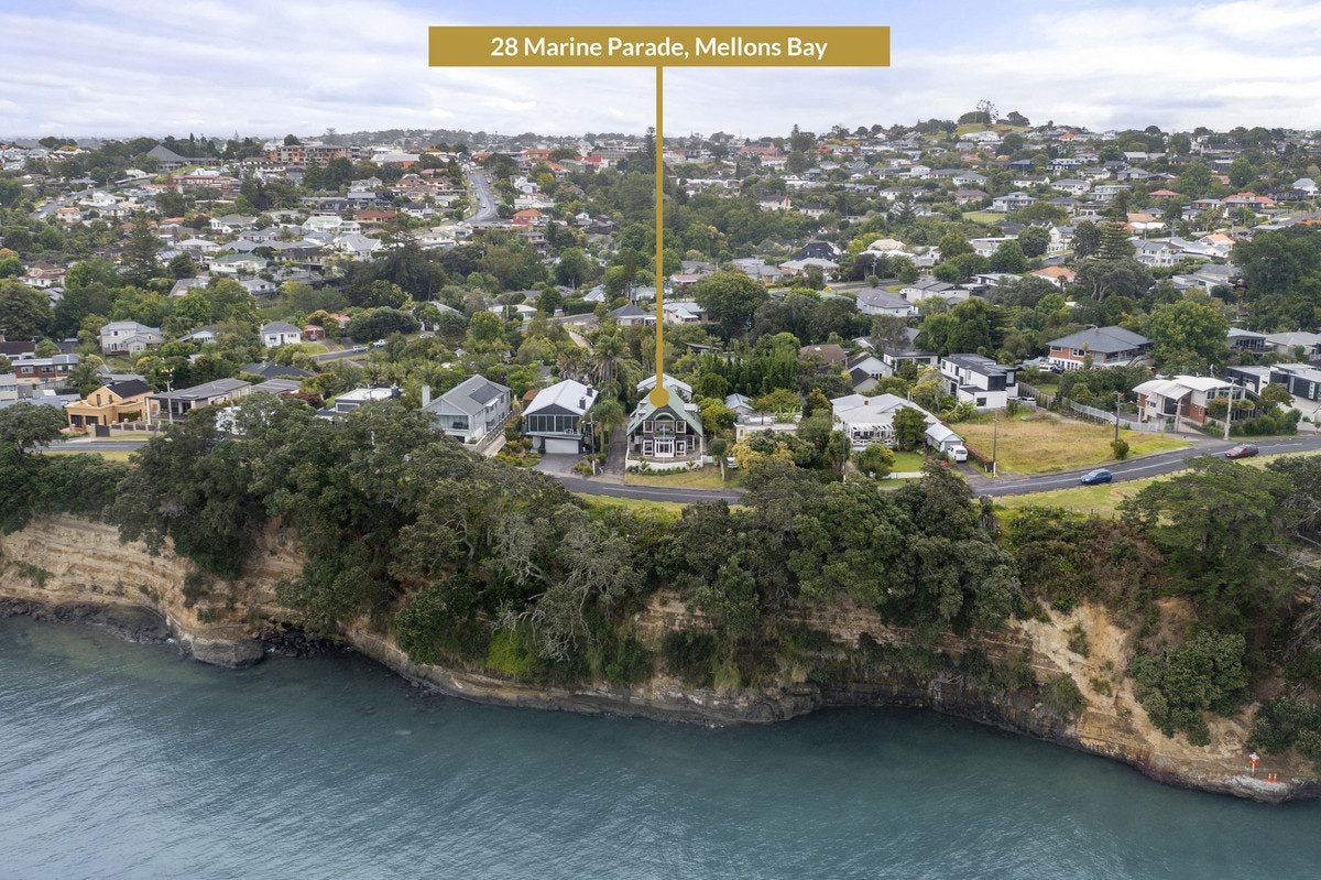28 Marine Parade, Mellons Bay, Auckland - Carousel 1