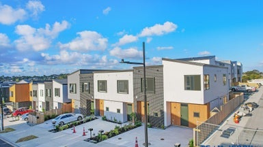 1 Kuaha Road, Massey, Auckland - Carousel 1