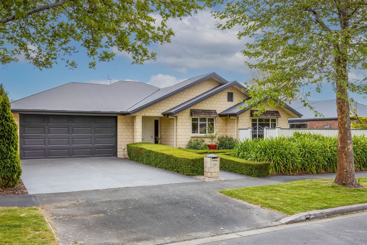 17 Riverwood Boulevard, Redwood, Christchurch - Carousel 1