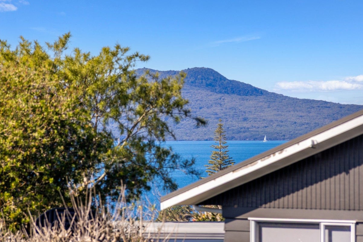 7 Sunrise Avenue, Murrays Bay, Auckland - Carousel 30