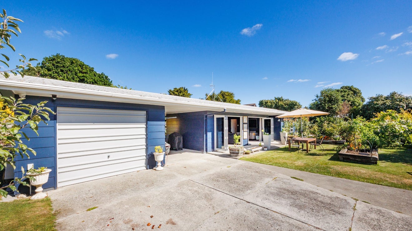 16 Mudgway Place, Awapuni, Palmerston North - Carousel 1