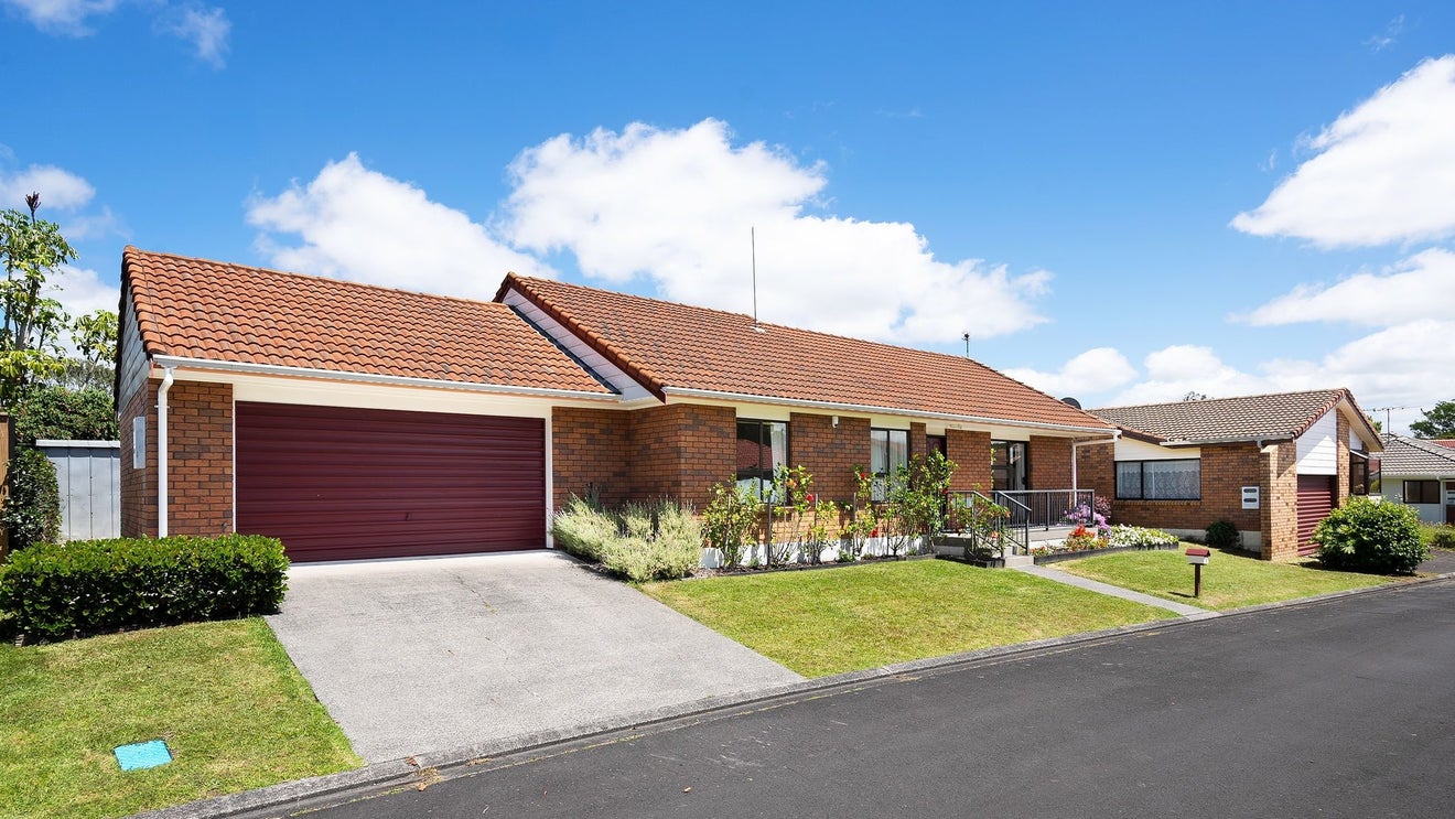 13 Bosnyak Drive, Te Atatu South, Auckland - Carousel 1