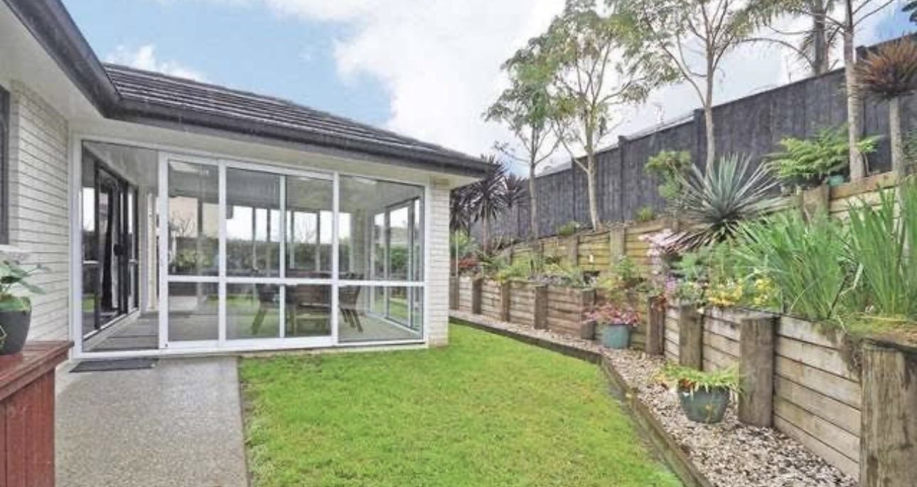 10 Beros Place, Flat Bush, Auckland - Carousel 3