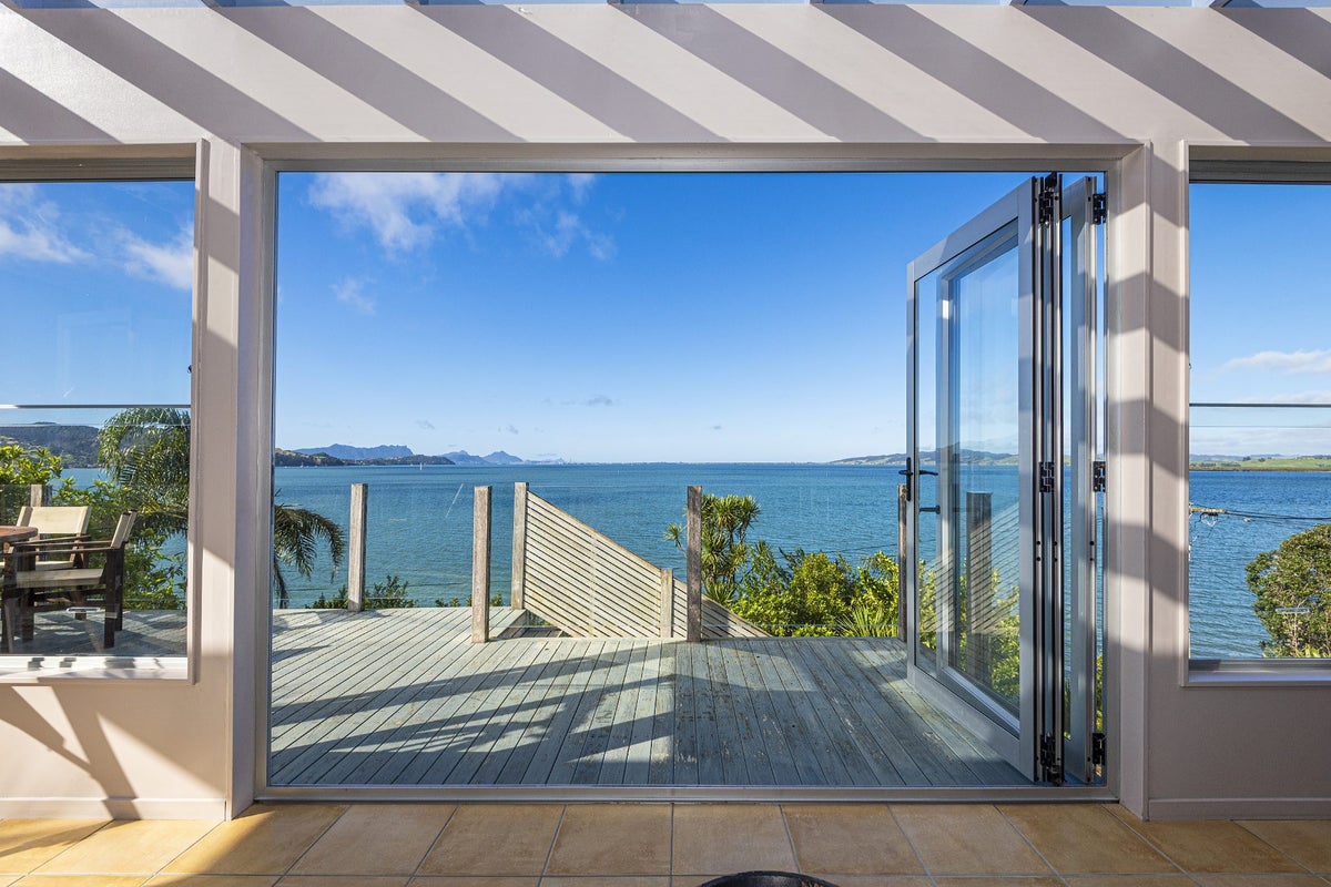 100 Beach Road, Onerahi, Whangarei - Carousel 1