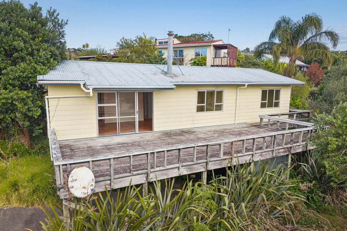 26 Hatfield Heights, Hatfields Beach, Orewa - Carousel 1