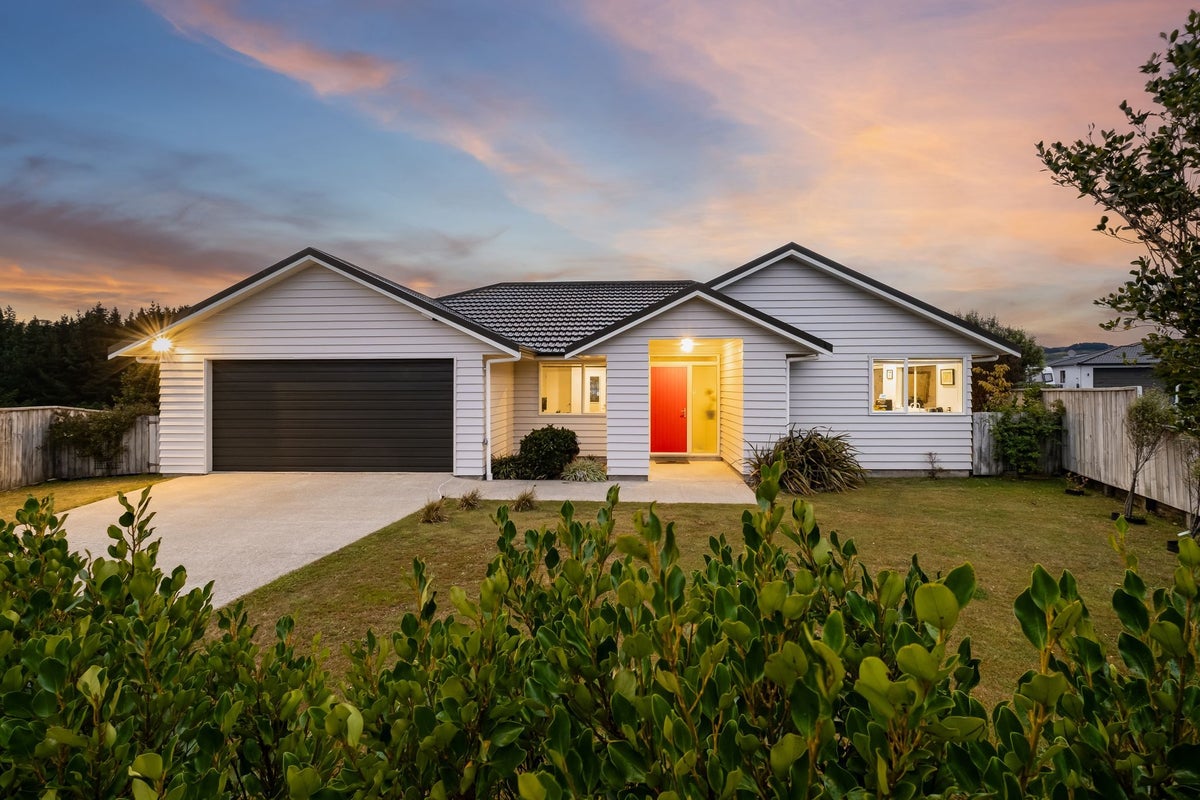 13 Catlins Glen, Aotea, Porirua - Carousel 2