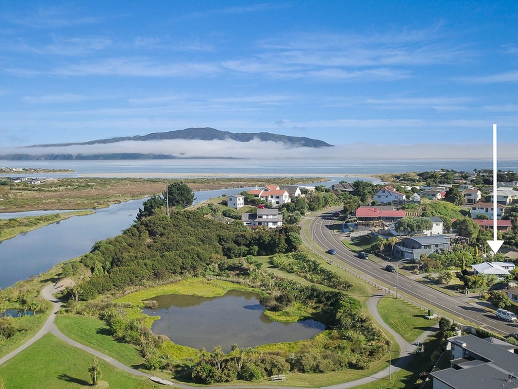139 Weggery Drive, Waikanae Beach, Waikanae - Carousel 1