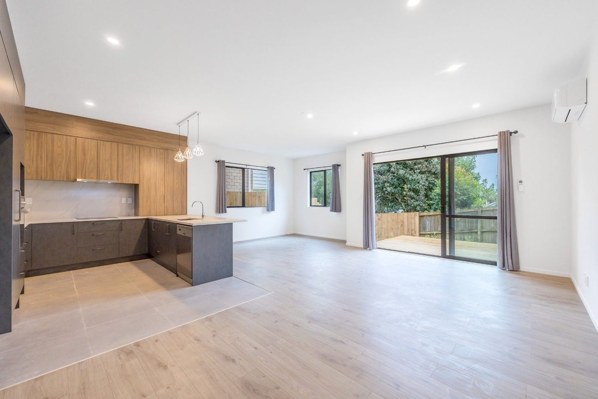 13C Tenbless Court, Unsworth Heights, Auckland - Carousel 2
