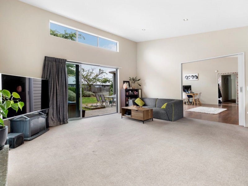 27 Lochnagar Drive, Lake Hayes, Queenstown - Carousel 1