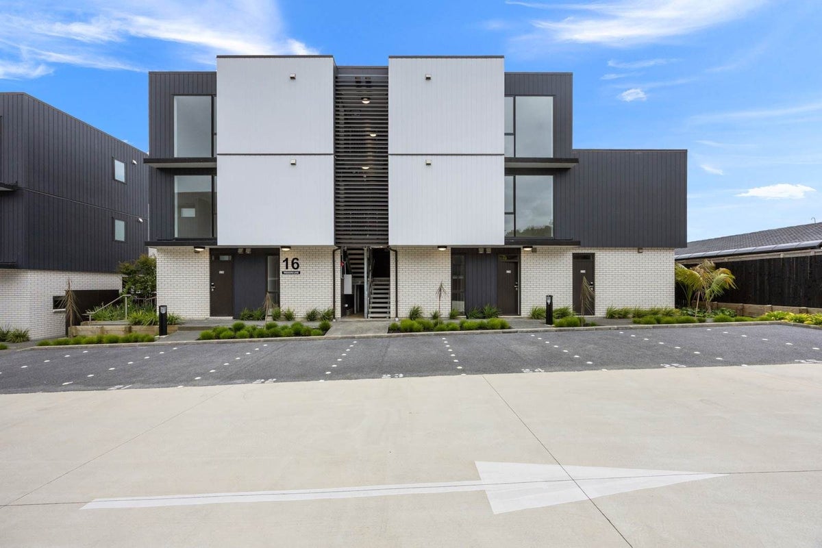 4/16 Treasure Lane, TE ATATU SOUTH, AUCKLAND - Carousel 1