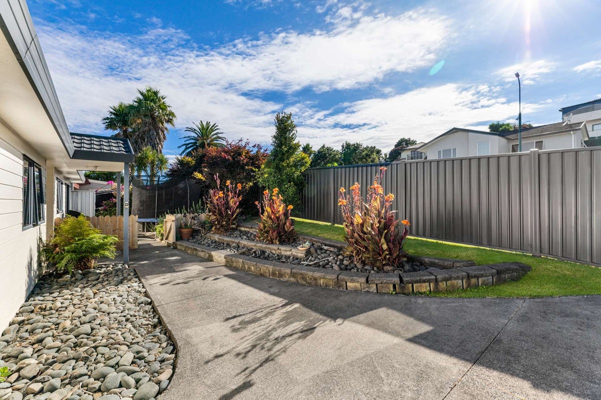 3 Coralsea Way, Arkles Bay, Whangaparaoa - Carousel 2