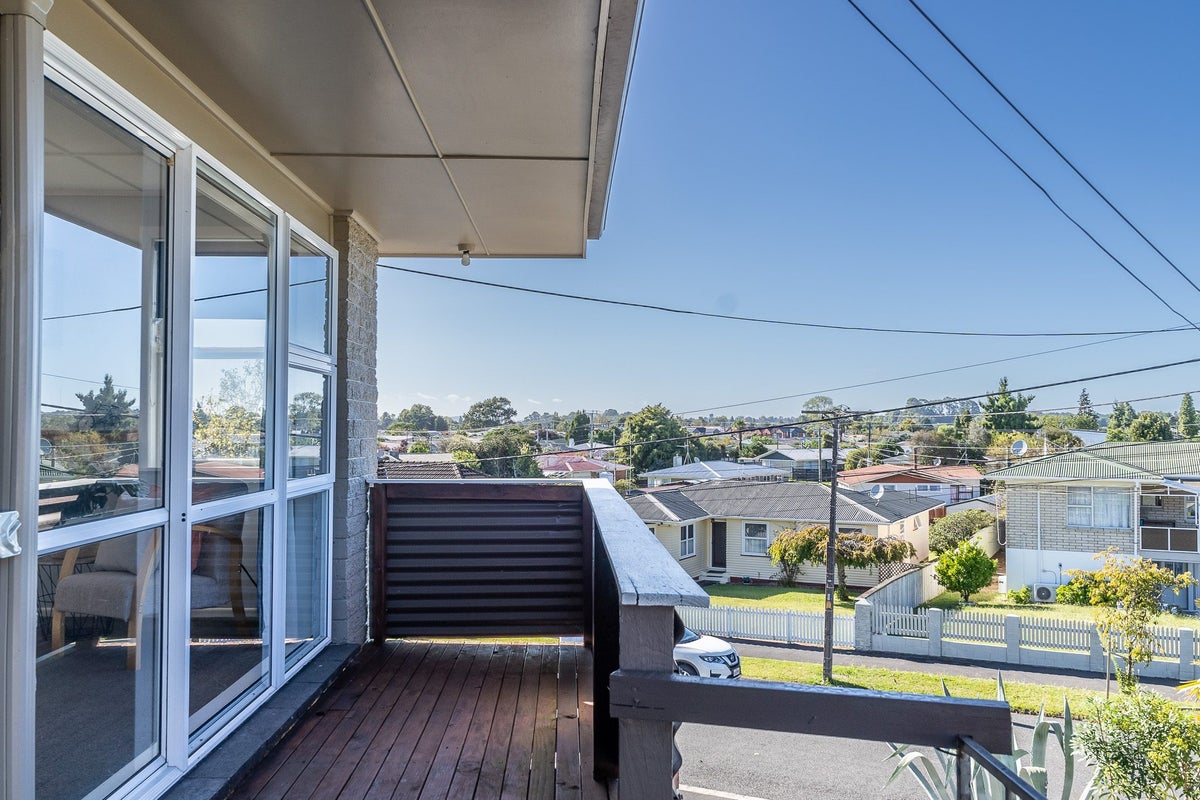 20 Priscilla Crescent, Melville, Hamilton - Carousel 2