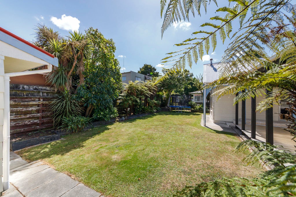 2/4 Hampden Street, Awapuni, Palmerston North - Carousel 17