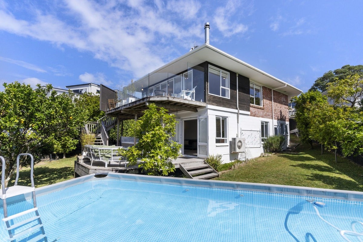19 Mayfair Crescent, Mairangi Bay, Auckland - Carousel 1
