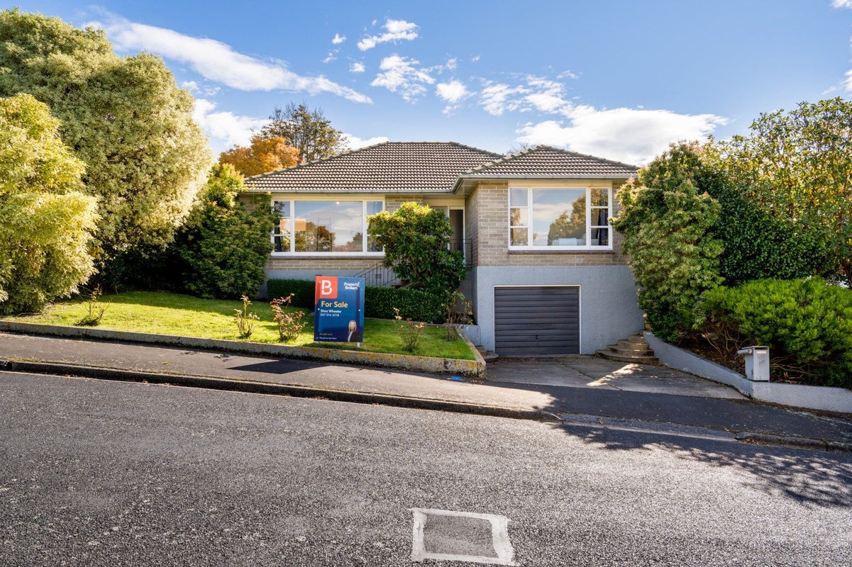 11 Pioneer Crescent, Helensburgh, Dunedin - Carousel 25