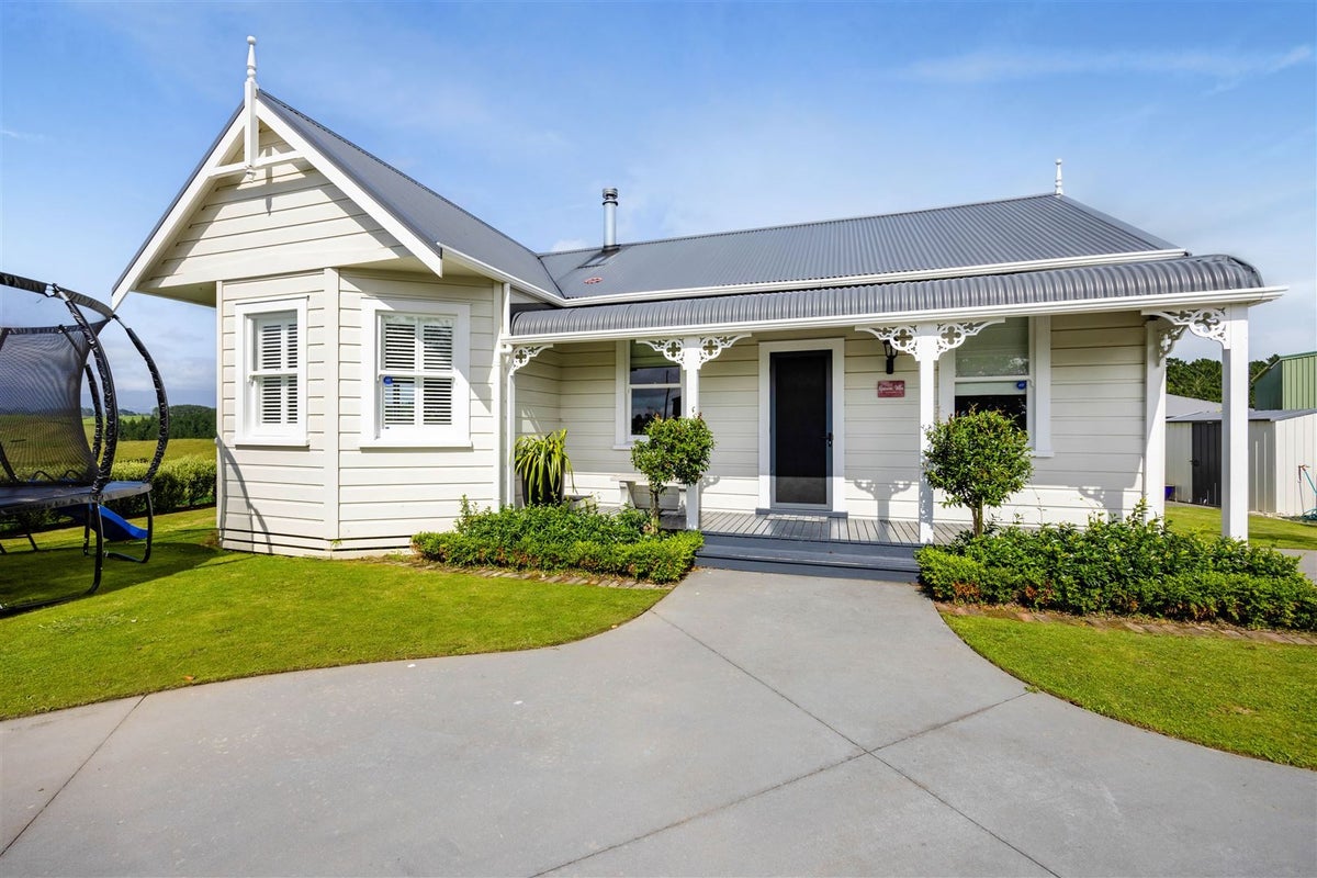 200 Egmont Road, Hillsborough, New Plymouth - Carousel 1