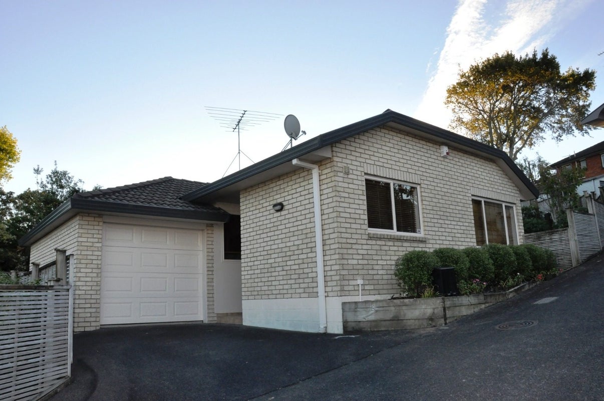 1/10 Ridge Road, Waiake, Auckland - Carousel 1