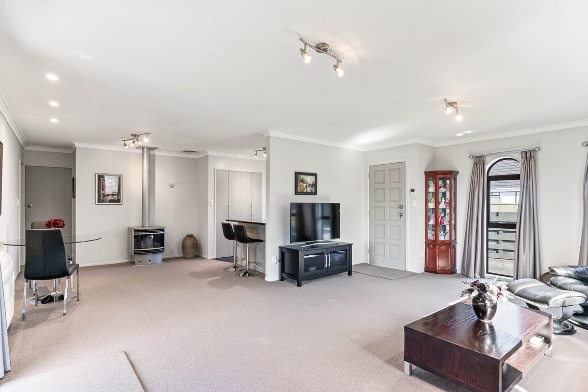 16 Rewa Place, Lansdowne, Masterton - Carousel 2