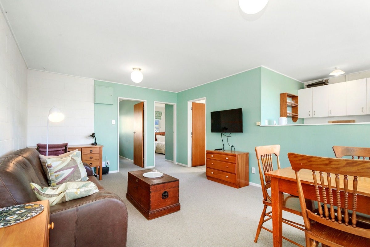 7/4 Derby Street, Mount Victoria, Wellington - Carousel 2