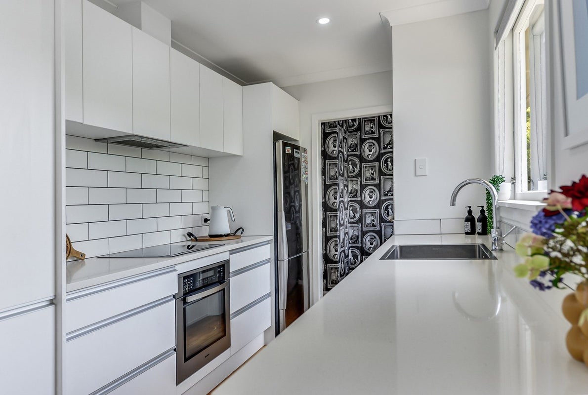 3 Acacia Crescent, Glenview, Hamilton - Carousel 2