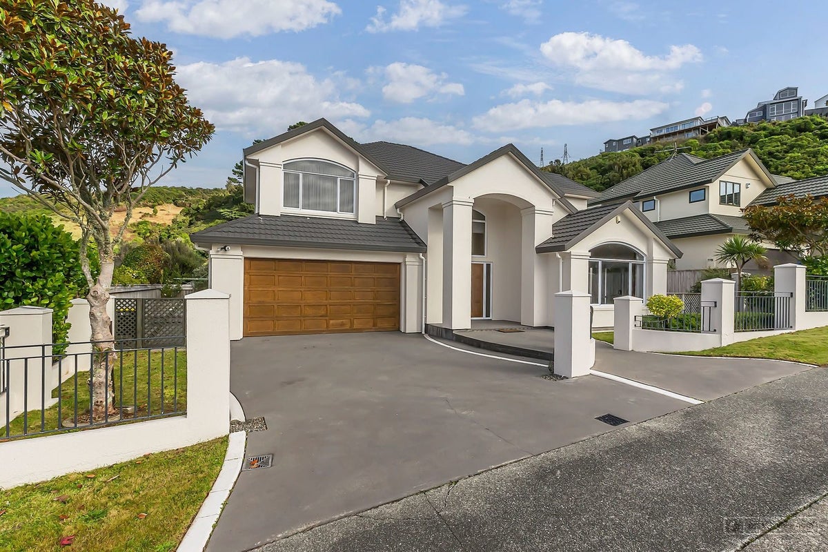 19 Waverton Terrace, Churton Park, Wellington - Carousel 1