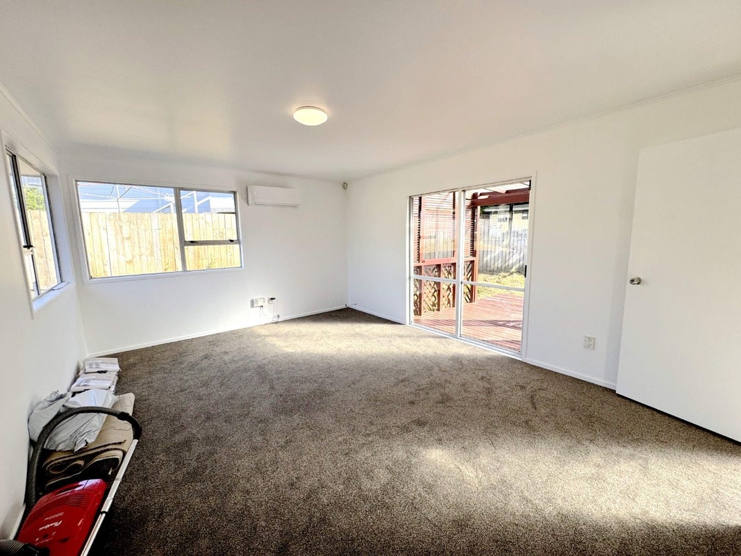 38 Chislehurst Street, Henderson, Auckland - Carousel 2