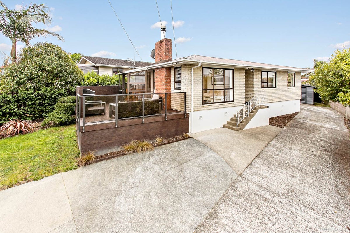 26 Rosamund Avenue, New Windsor, Auckland - Carousel 1