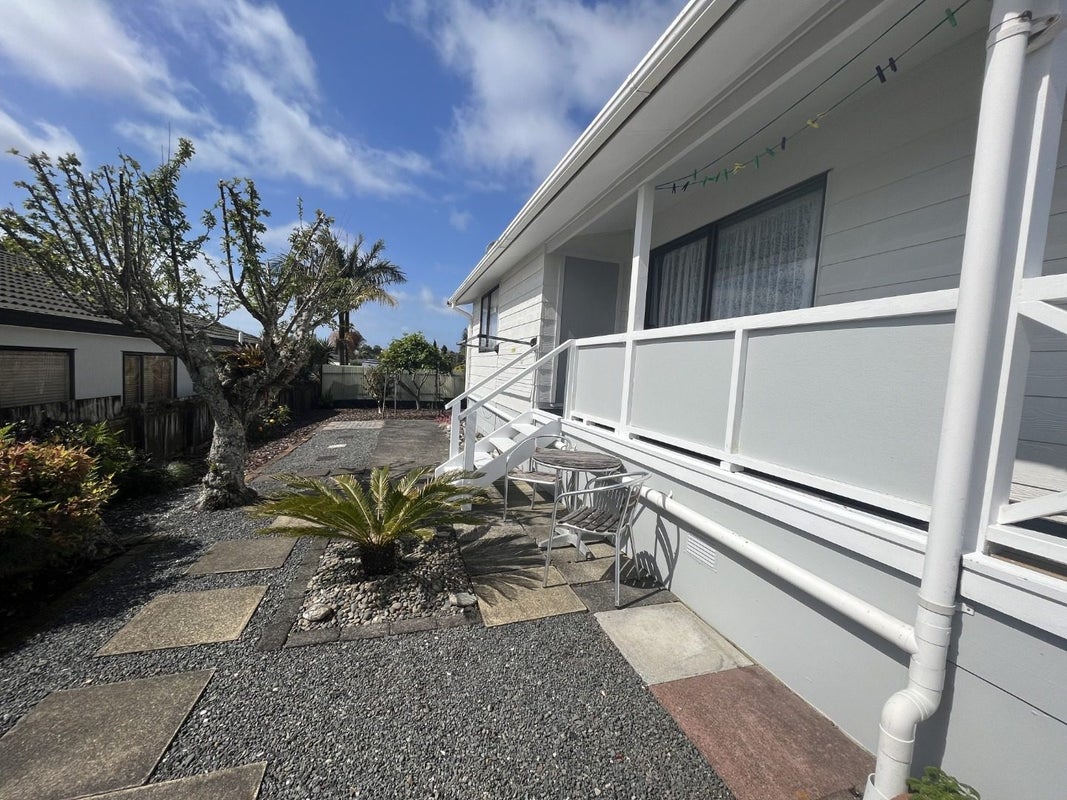 1/43 Eastglen Road, Glen Eden, Auckland - Carousel 2