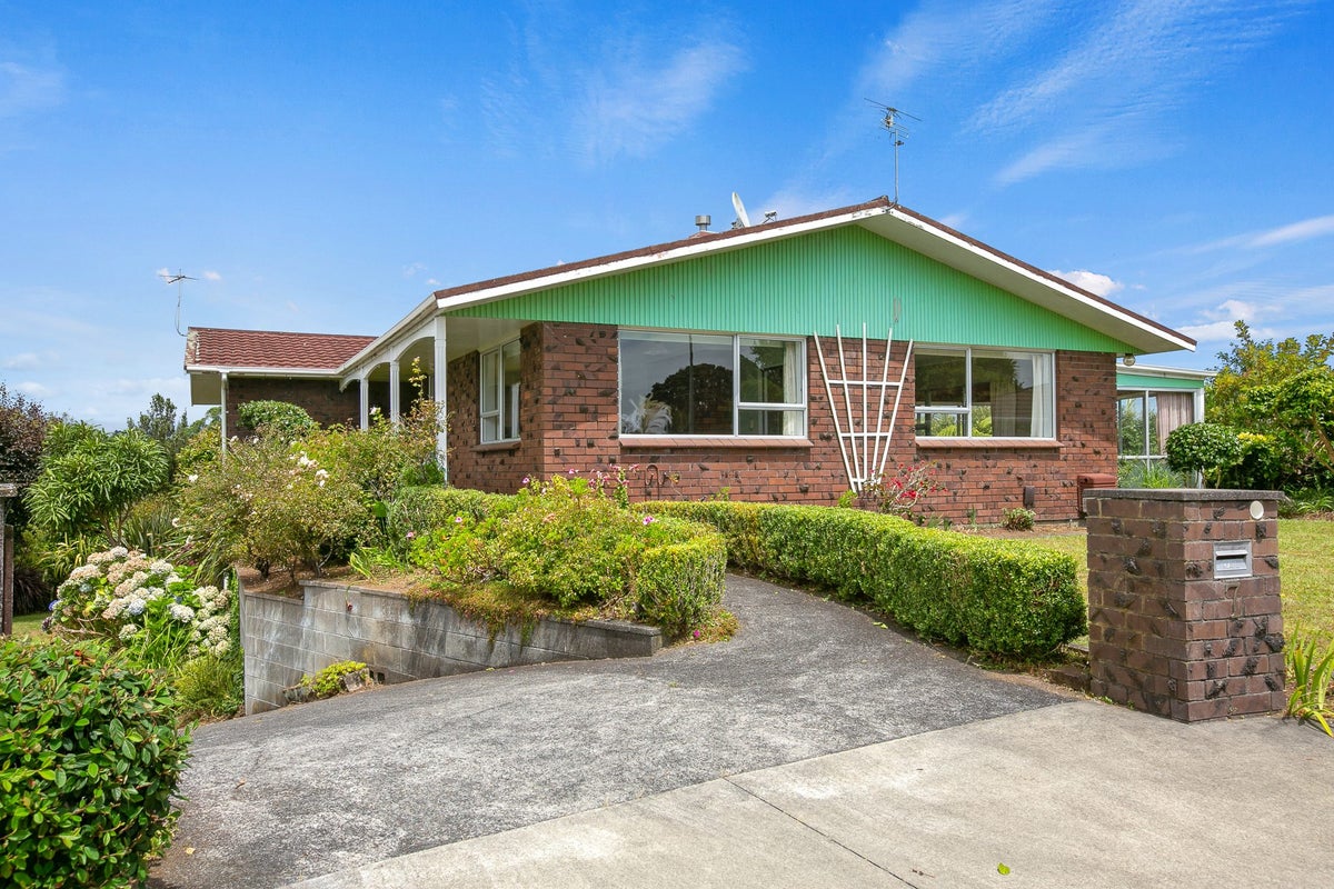7 Bushview Place, Upper Vogeltown, New Plymouth - Carousel 20