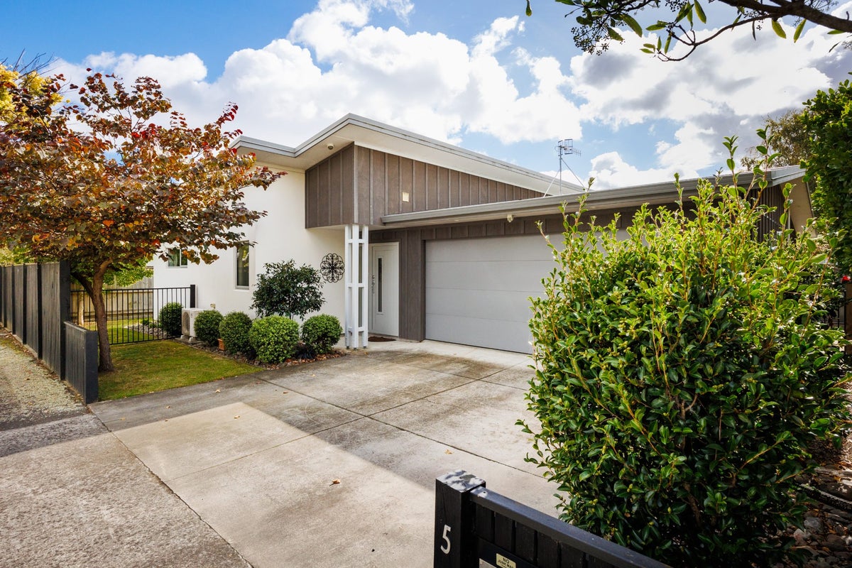 5 Ake Ake Avenue, Hokowhitu, Palmerston North - Carousel 1