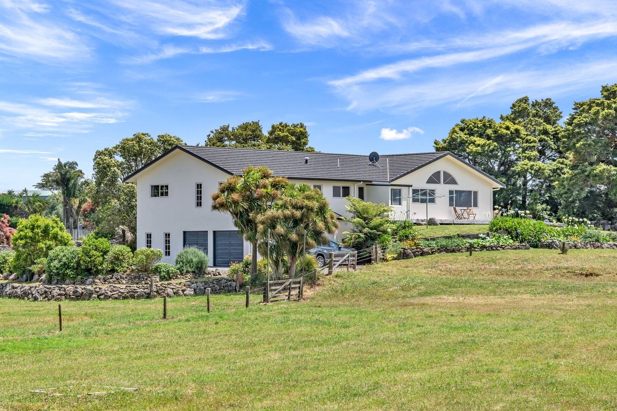 121 Tauraroa Road, Whangarei - Carousel 1