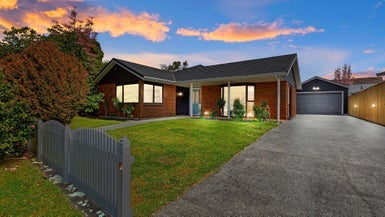 19 Memphis Grove, Totara Park, Upper Hutt - Carousel 1