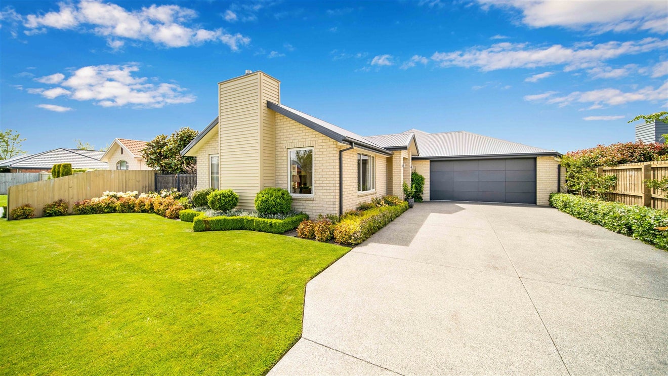 7 Oratia Grove, Northwood, Christchurch - Carousel 1