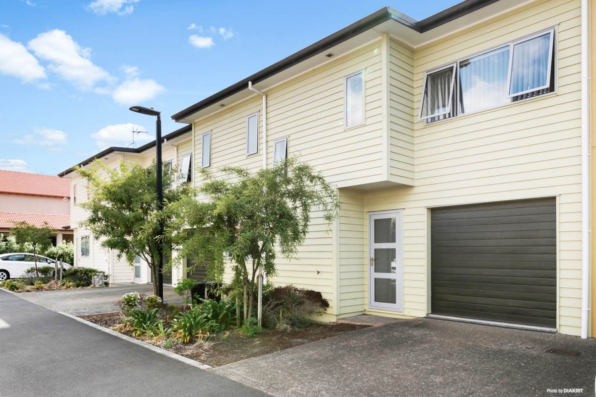 39/11 Ray Small Drive, Papakura, Auckland - Carousel 1