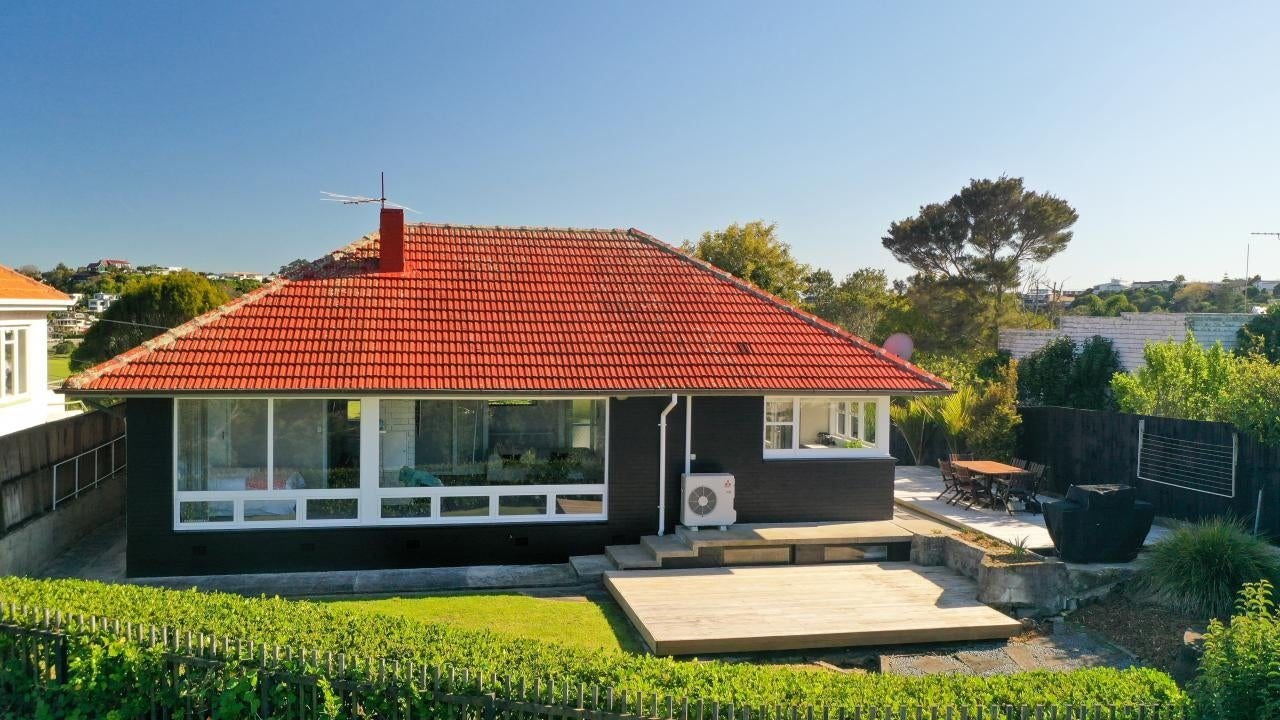 39 Sylvan Avenue, Northcote, Auckland - Carousel 1
