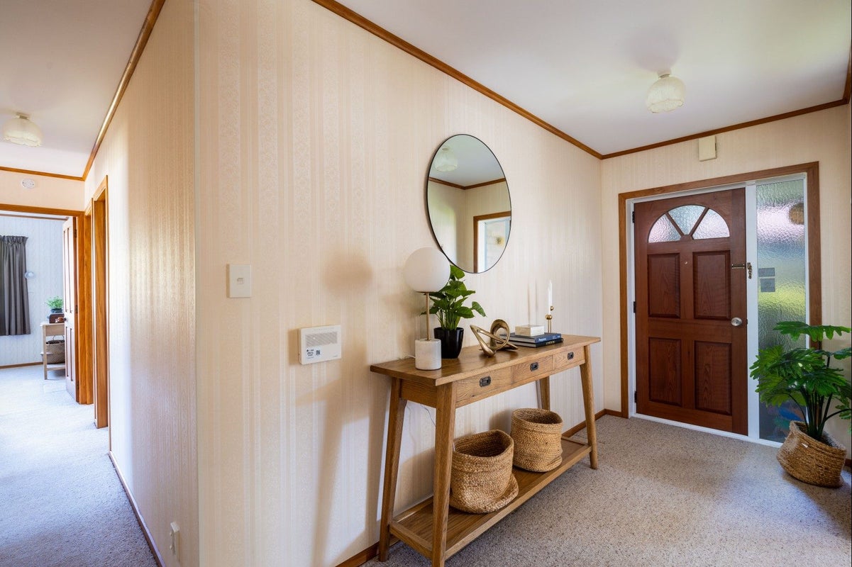 7 Boulevard Drive, Merrilands, New Plymouth - Carousel 2