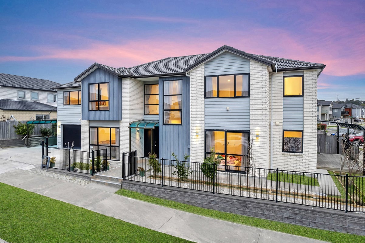 52 Hikuawa Road, Flat Bush, Auckland - Carousel 2