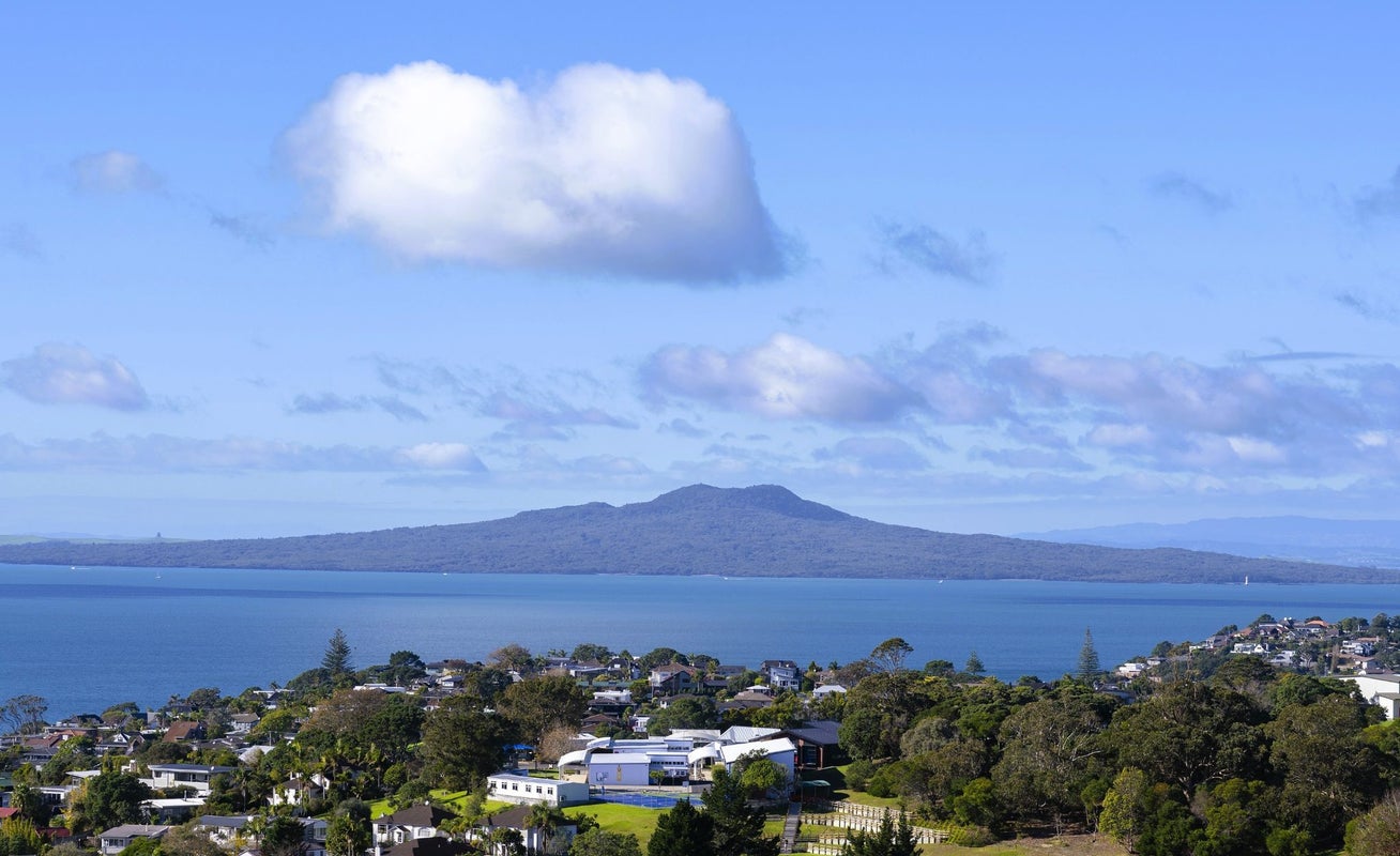 94 Knights Road, Rothesay Bay, Auckland - Carousel 2