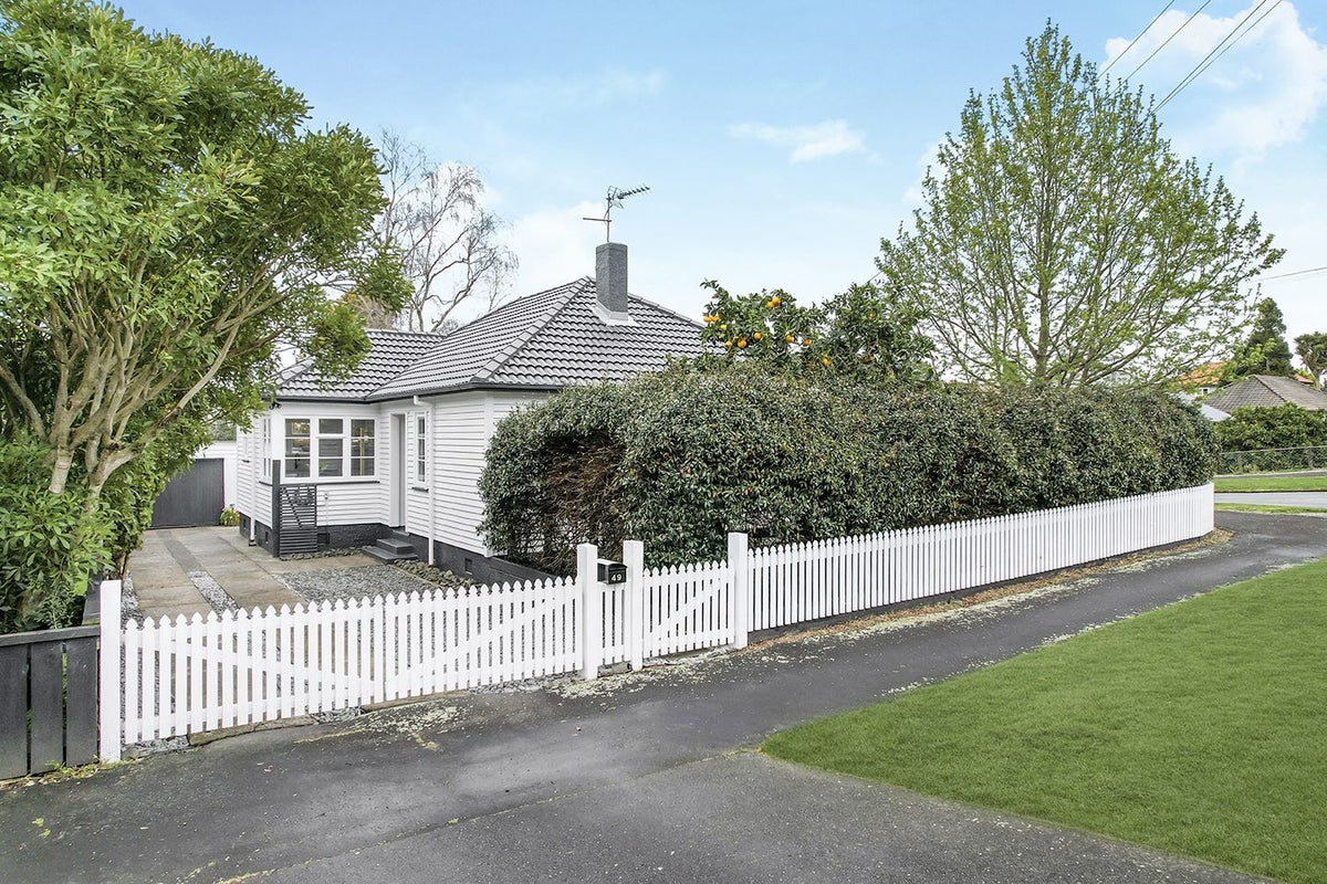 49 Graham Street, Hamilton East, Hamilton - Carousel 1