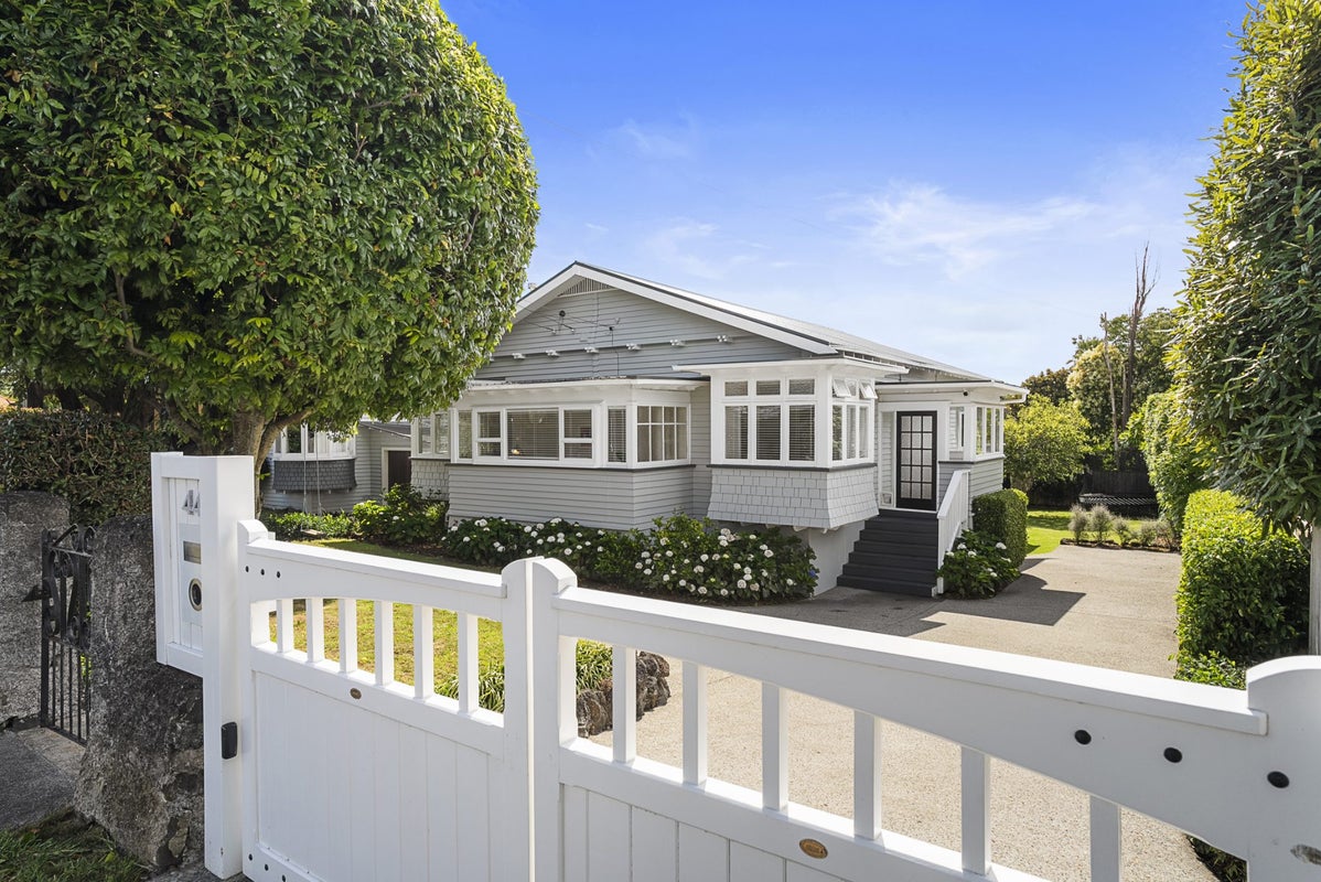 44 Martin Avenue, Mount Albert, Auckland - Carousel 1