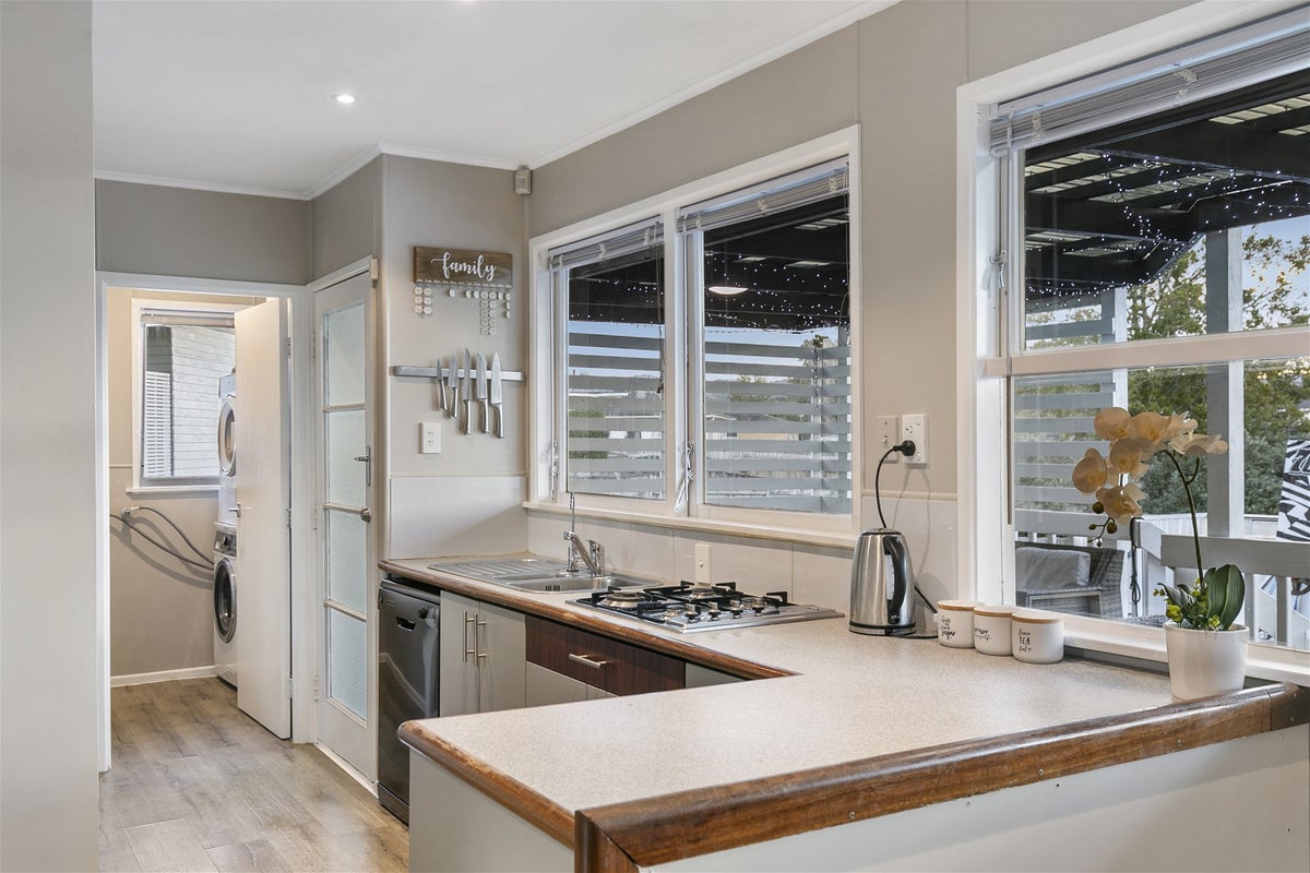 17 Coburg Street, Henderson, Auckland - Carousel 2