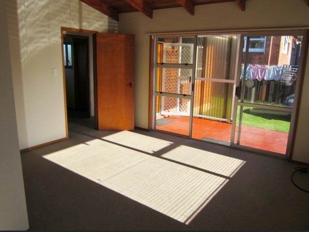 2/16 Taharoto Road, Takapuna, Auckland - Carousel 2