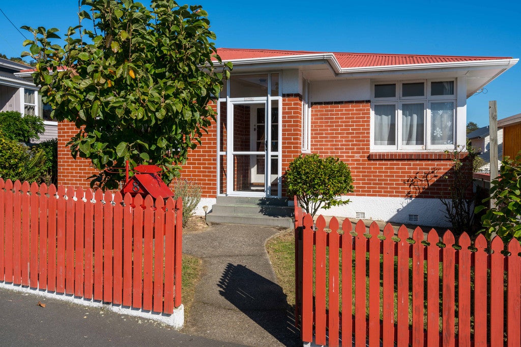 8 Baldwin Street, North East Valley, Dunedin - Carousel 1