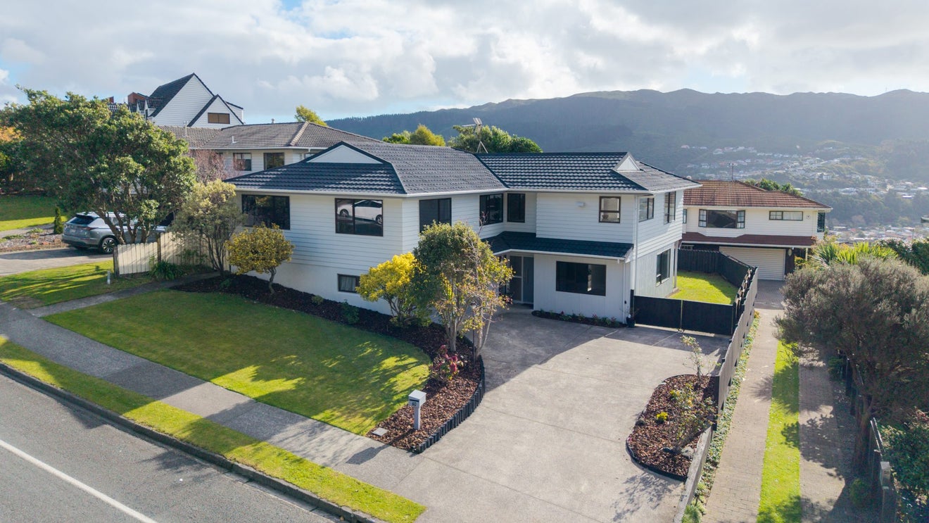 60 Woodman Drive, Tawa, Wellington - Carousel 1