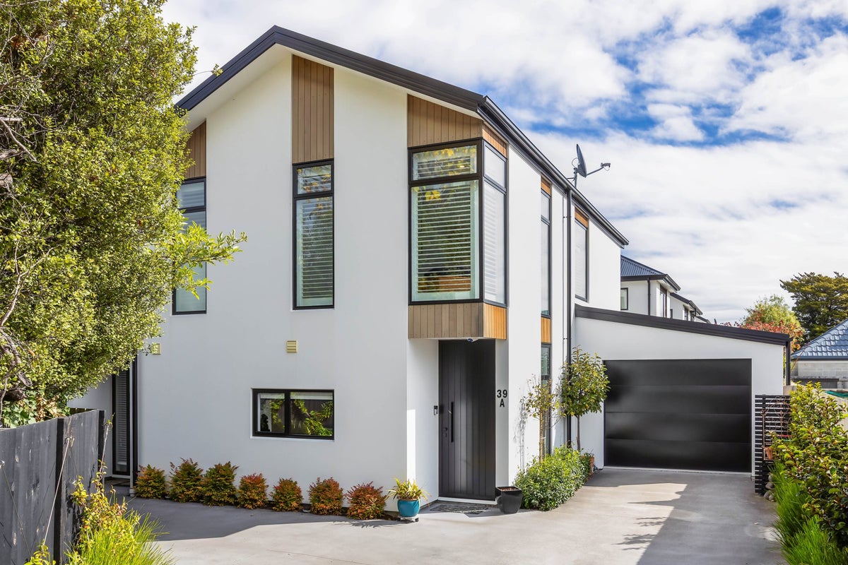 39A Champion Street, Edgeware, Christchurch - Carousel 1